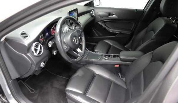 MERCEDES-BENZ GLA 200 Night Star
