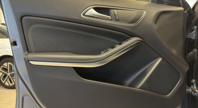 MERCEDES-BENZ GLA 180 Urban