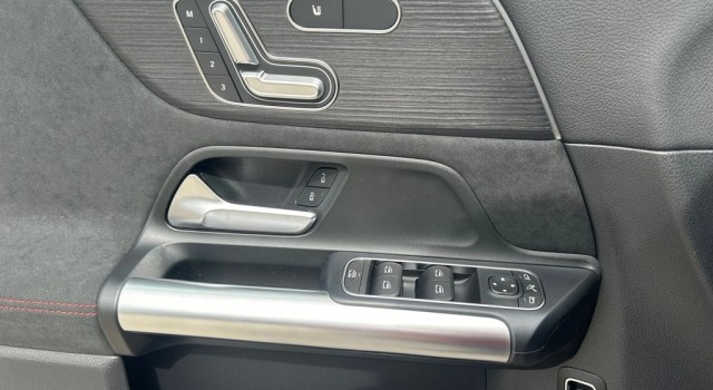 MERCEDES-BENZ EQA 350 66,5 kWh 4Matic Excellence