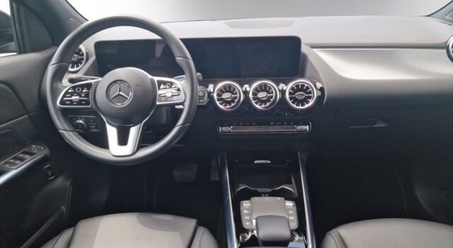 MERCEDES-BENZ GLA 180 d Progressive 8G-D