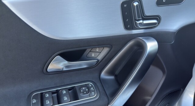 MERCEDES-BENZ A 200 Night Star 7G-DCT