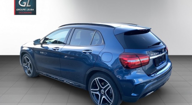 MERCEDES-BENZ GLA 200 AMG Line