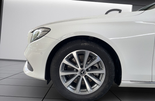 MERCEDES-BENZ E 200 Avantgarde 4 Matic