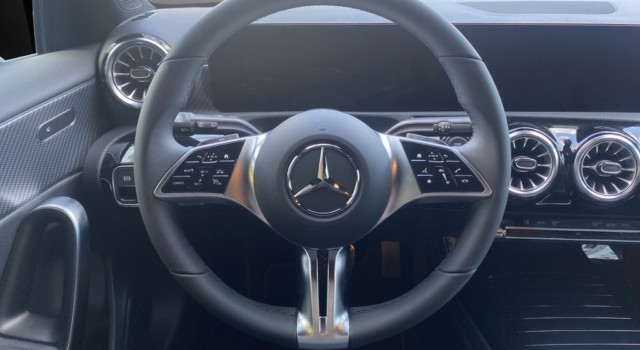 MERCEDES-BENZ A 200 Night Star 7G-DCT
