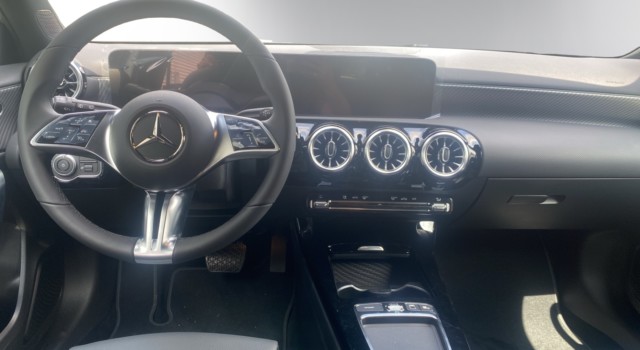 MERCEDES-BENZ A 200 Night Star 7G-DCT