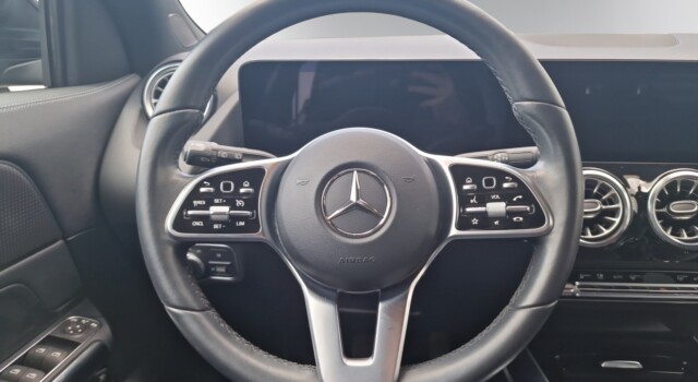 MERCEDES-BENZ GLA 180 d Progressive 8G-D