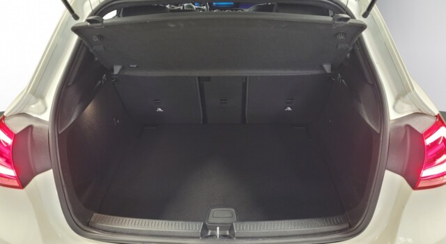 MERCEDES-BENZ A 180 Night Star 7G-DCT