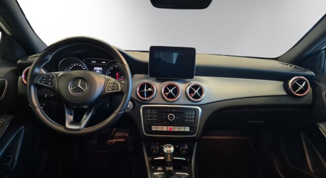 MERCEDES-BENZ GLA 200 Night Star