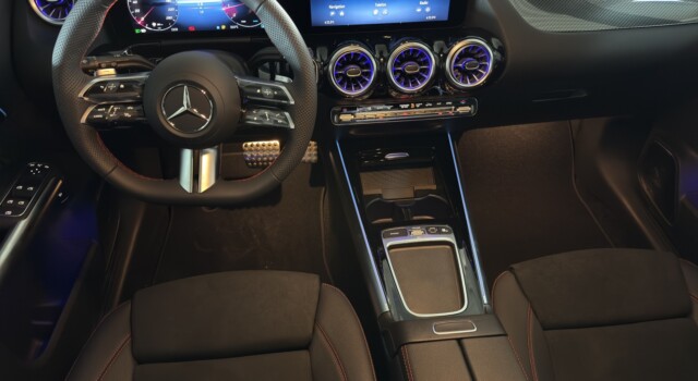 MERCEDES-BENZ GLA 200 7G-DCT