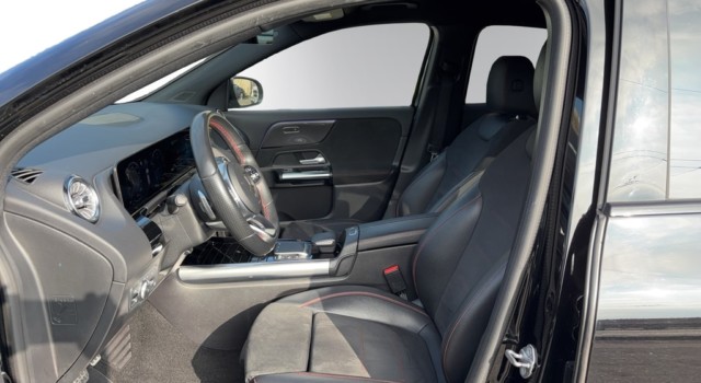MERCEDES-BENZ GLA 200 AMG Line 7G-DCT