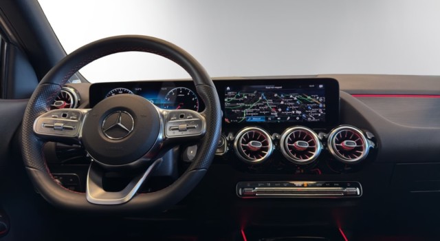 MERCEDES-BENZ GLA 250 AMG Line 4Matic