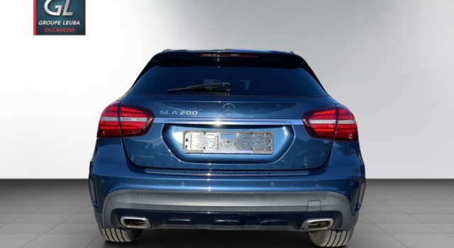 MERCEDES-BENZ GLA 200 AMG Line