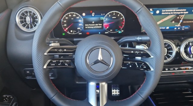 MERCEDES-BENZ GLA 200 Night Star 7G-DCT