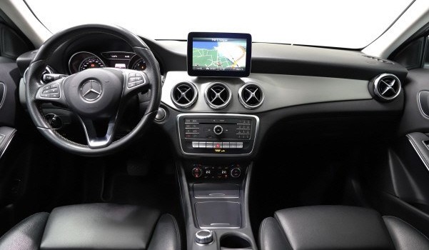 MERCEDES-BENZ GLA 200 Night Star