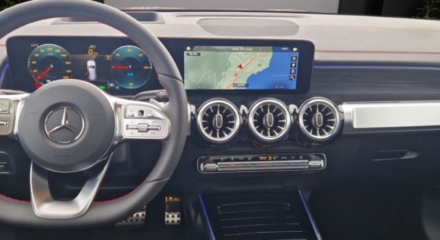 MERCEDES-BENZ EQB 350 66,5 kWh 4Matic Swiss Star