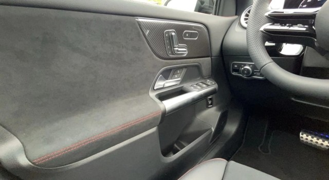 MERCEDES-BENZ GLA 250 4Matic 8G-DCT Swiss Star
