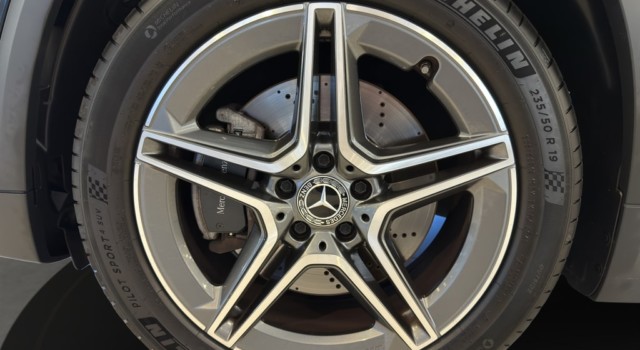 MERCEDES-BENZ GLA 250 AMG Line 4Matic