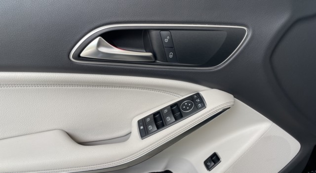 MERCEDES-BENZ CLA 200 Night Star 7G-DCT