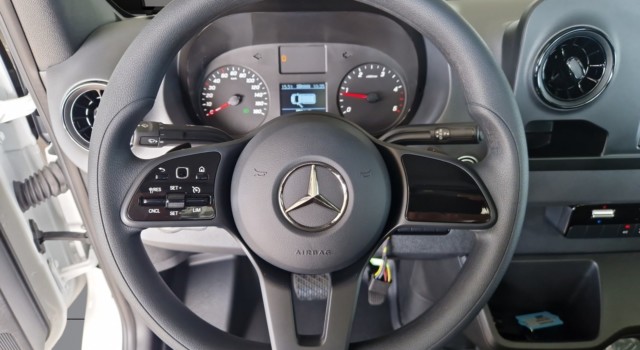 MERCEDES-BENZ Sprinter 319 CDI Standard 9G-TRONIC