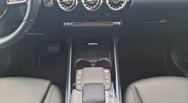 MERCEDES-BENZ GLA 180 d Progressive 8G-D
