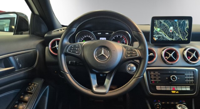 MERCEDES-BENZ GLA 200 Night Star