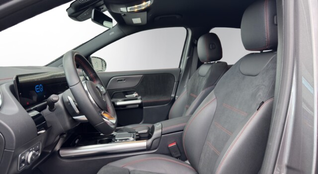 MERCEDES-BENZ EQA 300 AMG Line 4Matic