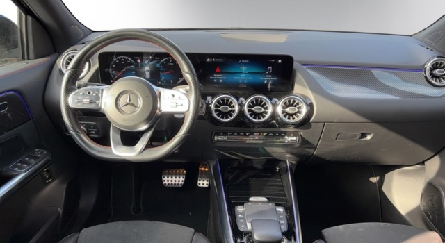 MERCEDES-BENZ GLA 200 AMG Line 7G-DCT