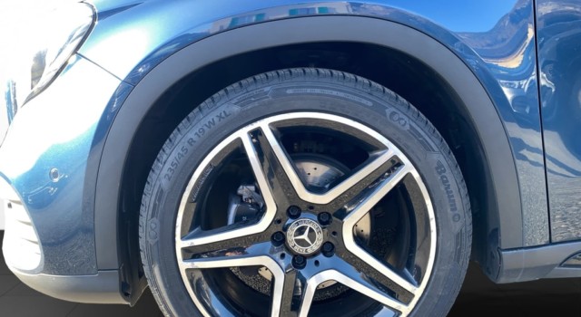 MERCEDES-BENZ GLA 200 AMG Line