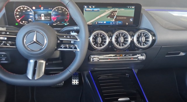 MERCEDES-BENZ GLA 200 Night Star 7G-DCT
