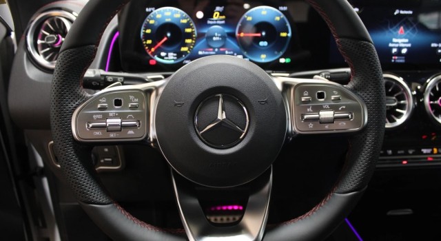 MERCEDES-BENZ EQB 350 66,5 kWh 4Matic Swiss Star
