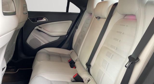 MERCEDES-BENZ CLA 200 Night Star 7G-DCT