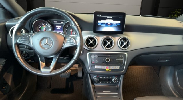 MERCEDES-BENZ CLA 200 Night Star