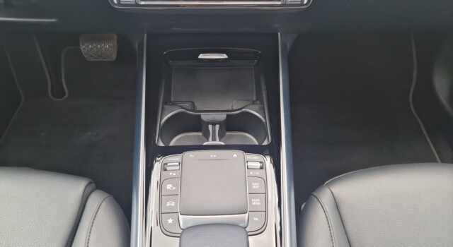 MERCEDES-BENZ GLA 180 d Progressive 8G-D