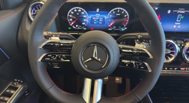 MERCEDES-BENZ GLA 200 Night Star 7G-DCT