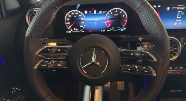 MERCEDES-BENZ GLA 200 7G-DCT