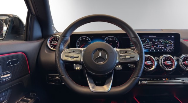 MERCEDES-BENZ GLA 250 AMG Line 4Matic