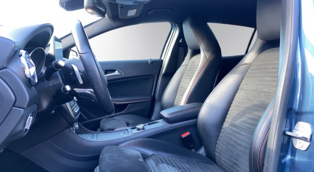 MERCEDES-BENZ GLA 200 AMG Line