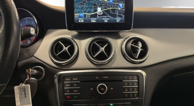 MERCEDES-BENZ GLA 180 Urban
