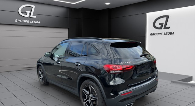 MERCEDES-BENZ GLA 250 4Matic AMG Line 8G-DCT