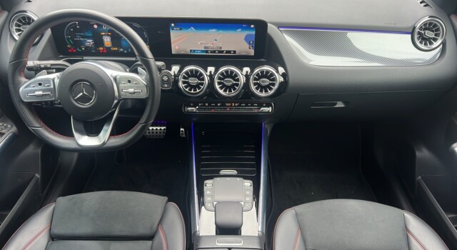 MERCEDES-BENZ GLA 200 7G-DCT