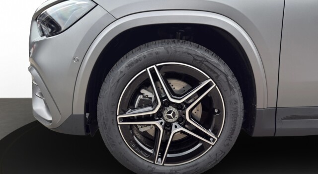 MERCEDES-BENZ GLA 200 Night Star 7G-DCT