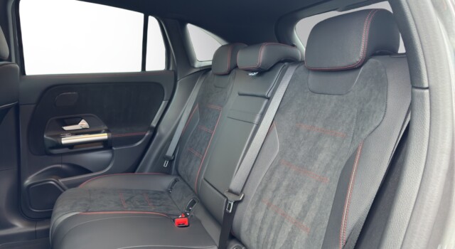 MERCEDES-BENZ EQA 300 AMG Line 4Matic