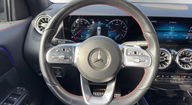MERCEDES-BENZ GLA 200 AMG Line 7G-DCT