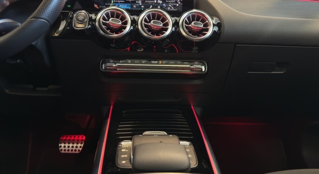 MERCEDES-BENZ GLA 250 AMG Line 4Matic