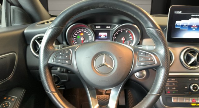 MERCEDES-BENZ CLA 200 Night Star