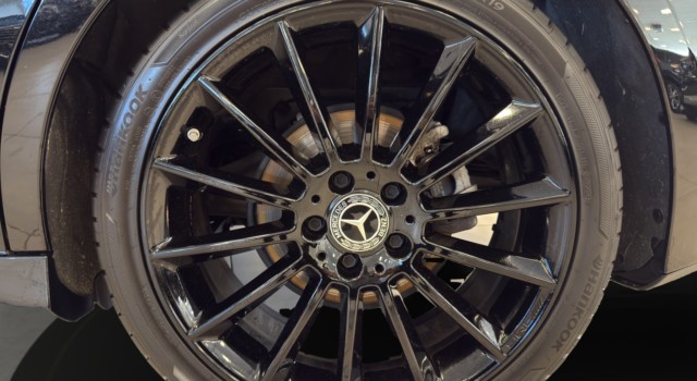 MERCEDES-BENZ A 180 Night Star AMG Line