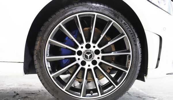 MERCEDES-BENZ C 200 4Matic AMG Line 9G-Tronic