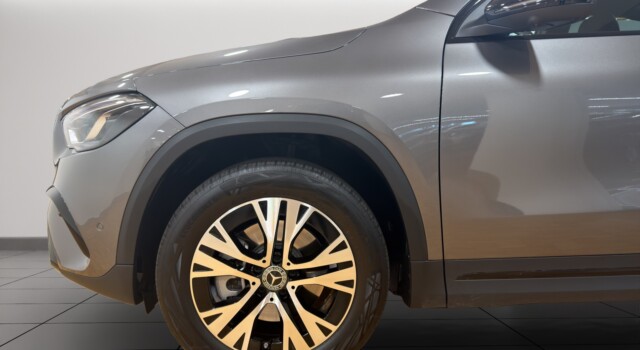 MERCEDES-BENZ GLA 250 4Matic 8G-DCT Swiss Star