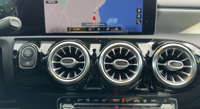 MERCEDES-BENZ A 200 AMG Line