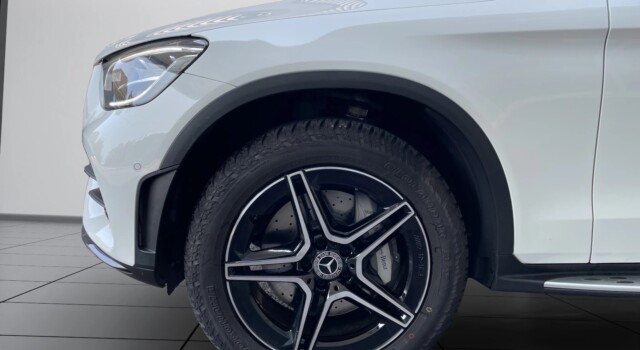 MERCEDES-BENZ GLC 300 e AMG Line 4Matic 9G-Tronic
